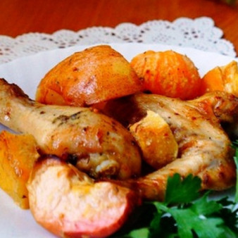 Курица с овощами и фруктами