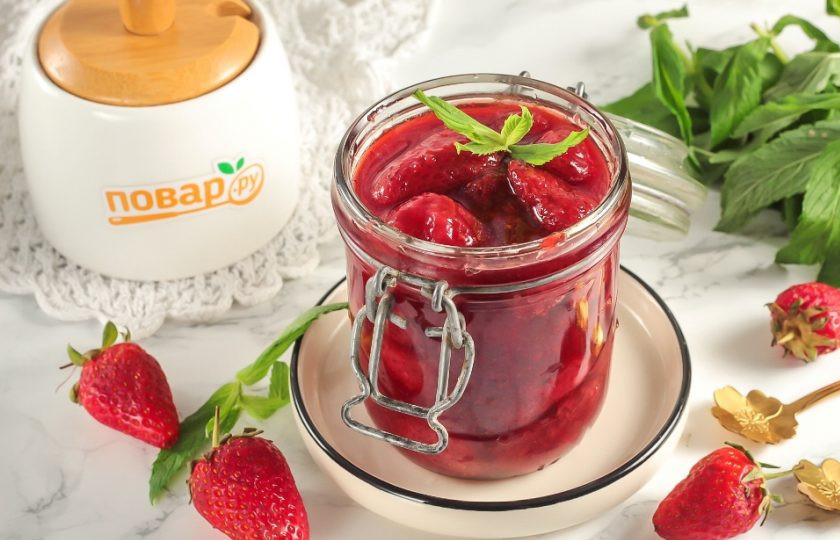 1. Этап. Варенье из клубники с водкой: Клубничное лакомство подавайте зимой, тогда весь дом наполнится ароматом лета!