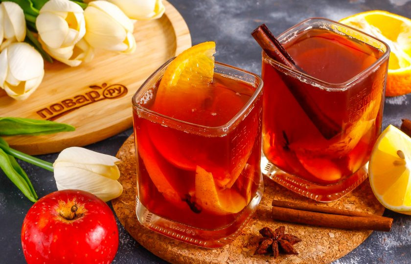 1. Этап. Глинтвейн по-немецки: Разлейте горячий глинтвейн в стаканы или чашки, подайте к столу.