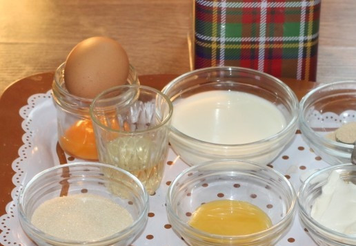 1. Этап. Сдобный пасхальный хлеб с тремя начинками: 1. Ингредиенты для приготовления теста.