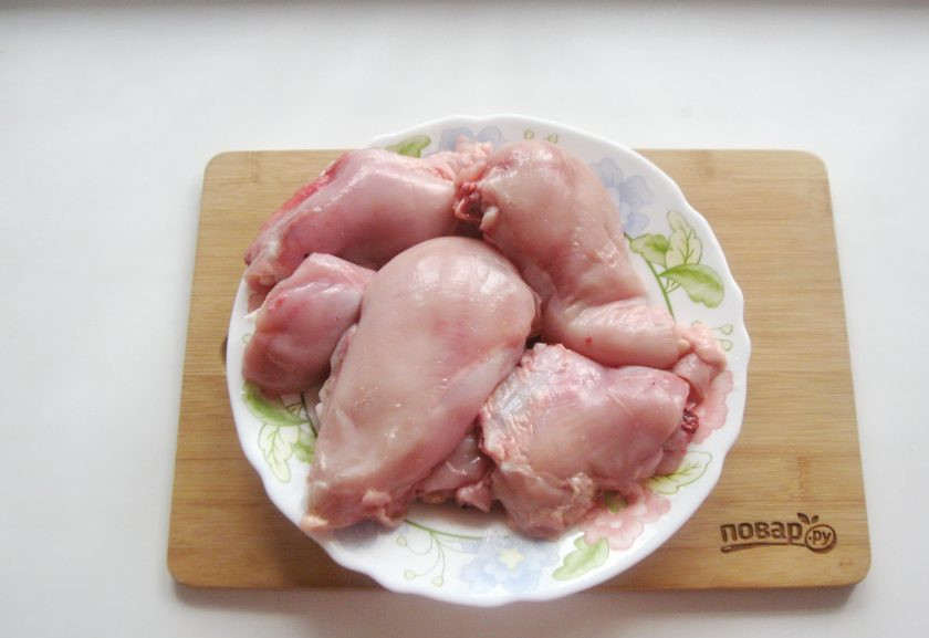 1. Этап. Тушенка в мультиварке: Для того, чтобы тушенка была менее жирной, я сняла шкурку.