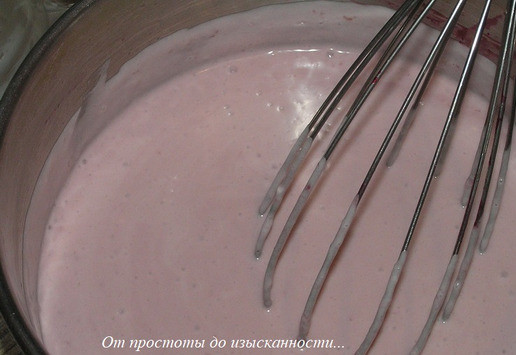 1. Этап. Торт Малиновая роскошь: Деликатно перемешайте.