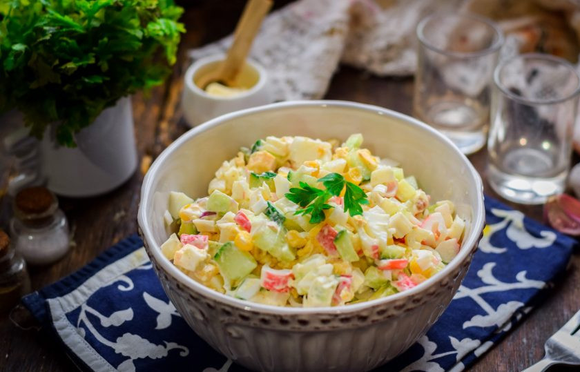 1. Этап. Салат с кукурузой, авокадо и крабовыми палочками: Приятного аппетита!