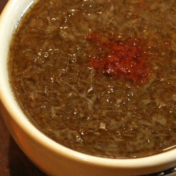 1. Этап. Пиёва: Даем супу настояться под крышкой минут 10, после чего подаем его к столу. Я, как видите на фото, не удержался и добавил в суп еще и острый перец (для остроты), однако вы можете этого не делать. Приятного аппетита!