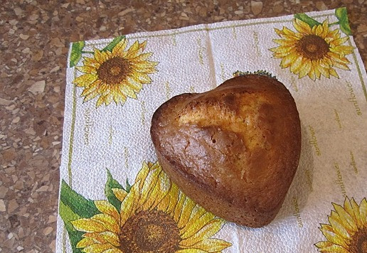 1. Этап. Кекс лимонный к Дню Любви: Выпекать в предварительно разогретой духовке при 180 *С 40 минут