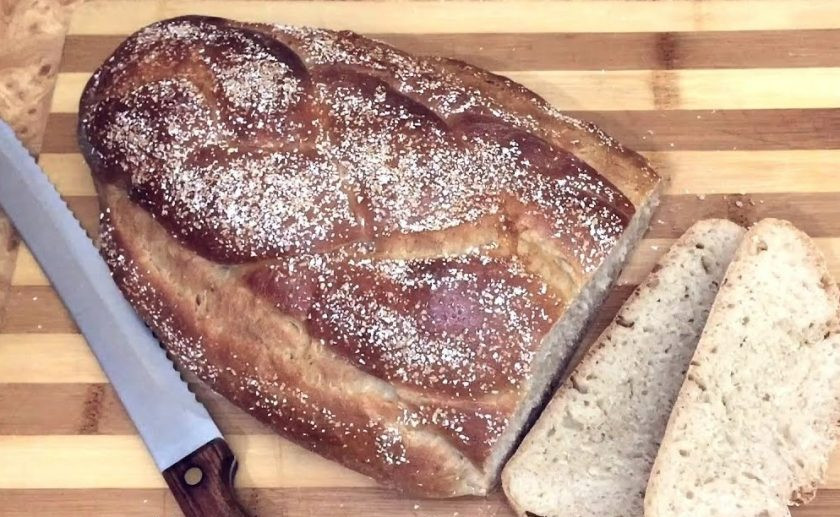 1. Этап. Белый сдобный хлеб: Духовку вместе с камнем для хлеба разогрейте до 180-190 градусов и выпекайте хлеб в течение 20-25 минут. Остудите хлеб на решетке. Приятного аппетита!