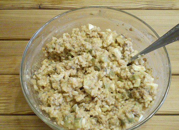 1. Этап. Салат с килькой в томате: Тщательно перемешайте. Салат готов.