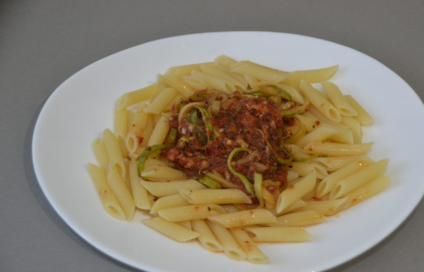 1. Этап. Паста Алла Норма: Добавьте приготовленный соус.