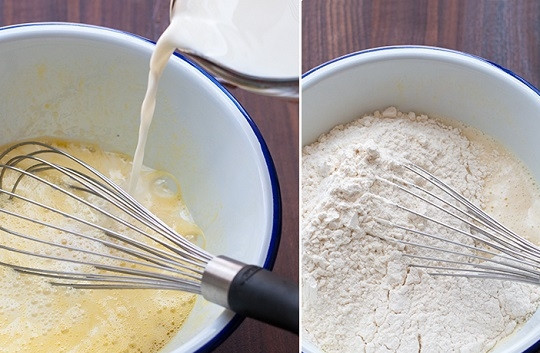 1. Этап. Бабушкины блины: 2. Взбейте все как следует, влейте половину молока. Всыпьте просеянную муку.