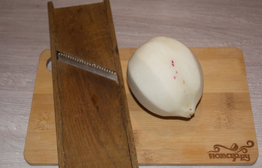 1. Этап. Салат из редьки: 1. Для приготовления салата из редьки следует очистить редьку от шкурки.