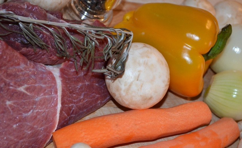 1. Этап. Говядина с шампиньонами: Наши ингредиенты, которые понадобятся.