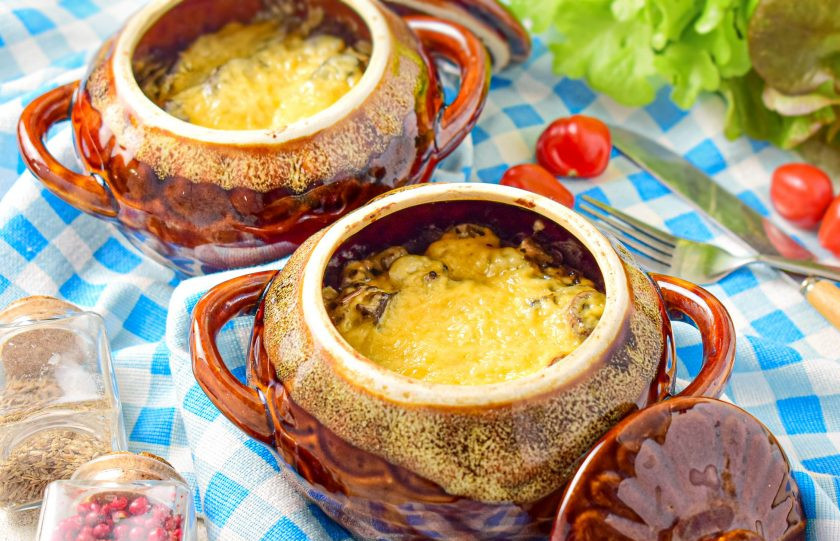 1. Этап. Печень в горшочках по-русски: Можно подать сразу в горшочках.