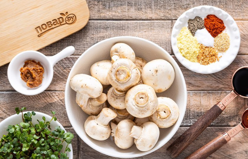 1. Этап. Шампиньоны в аэрогриле: Подготовьте все ингредиенты.