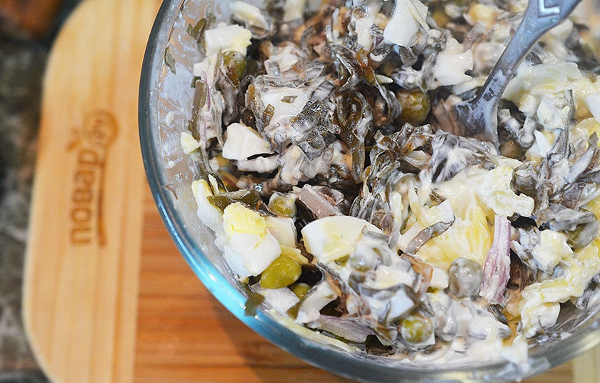 1. Этап. Славянский салат: Всё перемешайте.