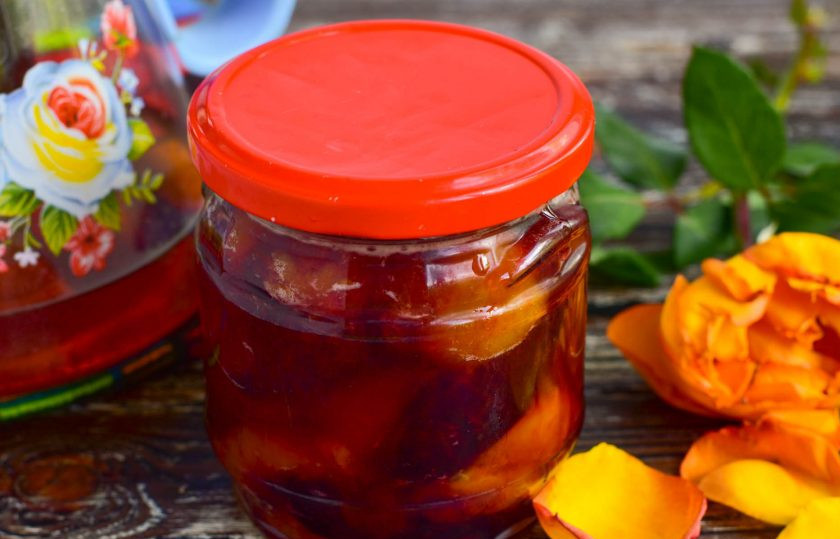 1. Этап. Варенье из слив с имбирем и корицей: Плотно закрутите банку крышкой.