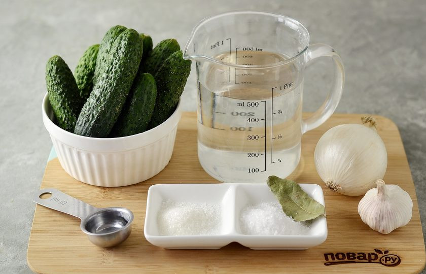1. Этап. Огурцы в банку на зиму: Подготовьте все ингредиенты.
