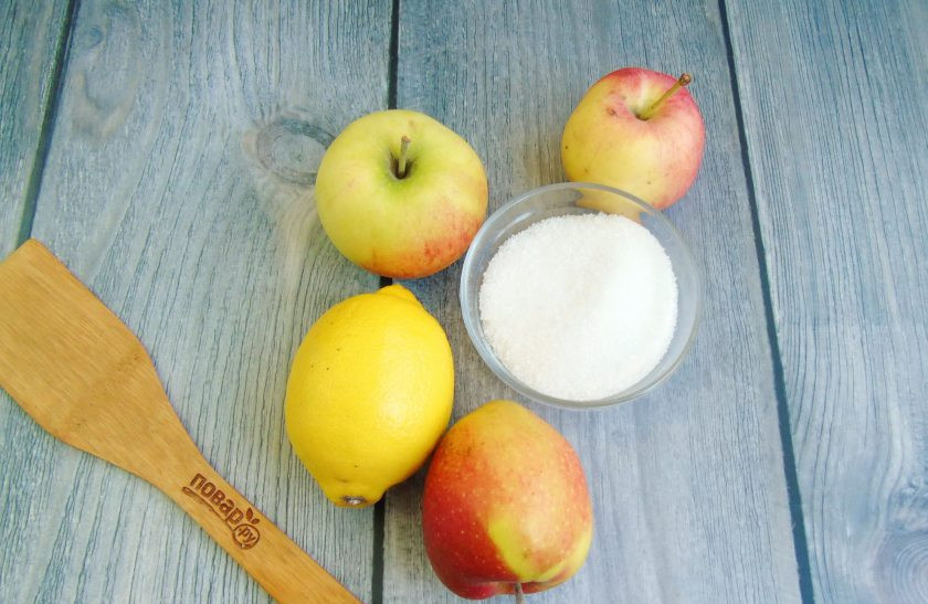 1. Этап. Компот из яблок и лимонов на зиму: Возьмите ингредиенты для приготовления компота.