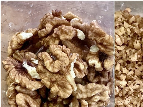 1. Этап. Харчо с орехами и сливой: Орехи. Грецкие. Если берете чищеные – не забудьте промыть хорошо. Орехи можно немного просушить-прижарить на горячей сухой сковороде, чтобы ореховый аромат усилить. Я не стал. Да, если этого делать не будете, то дополнительно – не поленитесь, ошпарьте кипятком. И измельчить. Я мельчил ножом до состояния «крупки». Но можно и мельче сделать. Блендер или кофемолка помогут.