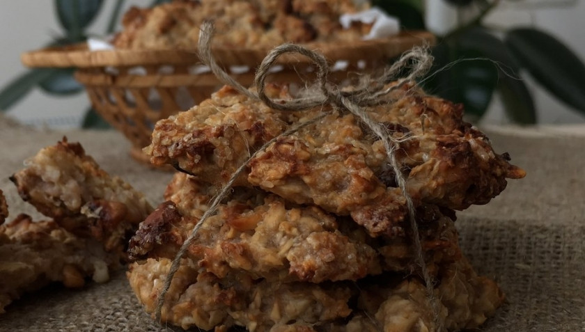 1. Этап. Домашнее овсяное печенье без муки (низкокалорийное): 7. В разогретую до 200 градусов духовку поставьте противень на 15-20 минут. Кушайте печенье, когда оно остынет и станет хрустящим :)