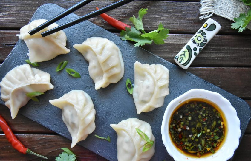 1. Этап. Момо с курицей: Это очень вкусно! Попробуйте и вы вкус азиатских пельмешек момо!