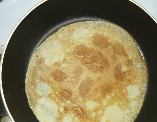 1. Этап. Блины без соды: 4. Выпекаем с обеих сторон до румяного состояния.