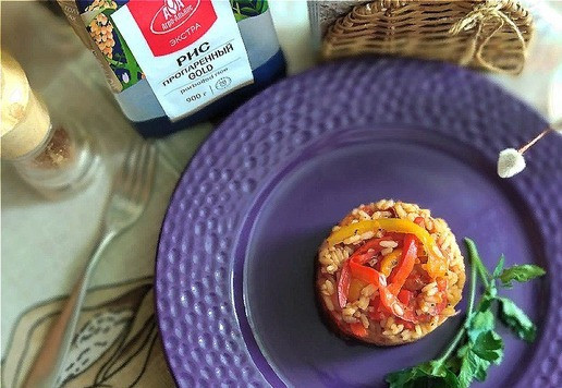 1. Этап. Пеппероната с рисом: Подаём. Я выложу блюдо красиво в кольцо. Подам индивидуально каждому.