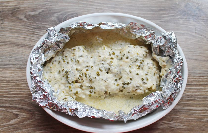 1. Этап. Запеченная хоки: Поставьте форму в горячую духовку и запекайте в течение 30 минут при температуре 180 градусов.