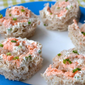 Закуска из семги и сыра