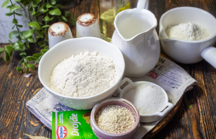 1. Этап. Цельнозерновые булочки для бургеров: Подготовьте все продукты по списку.