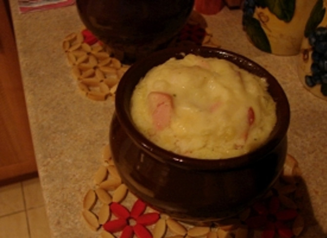 1. Этап. Пюре с мясом: В готовое блюдо можно добавить сметаны и зелени по вкусу.