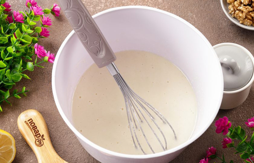 1. Этап. Пирог Равани: Перемешайте до однородного состояния.