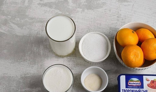 1. Этап. Мандарины в желе «Радость новогодняя»: Продукты. Еще пластиковая бутылка и деревянная шпажка нужны будут.