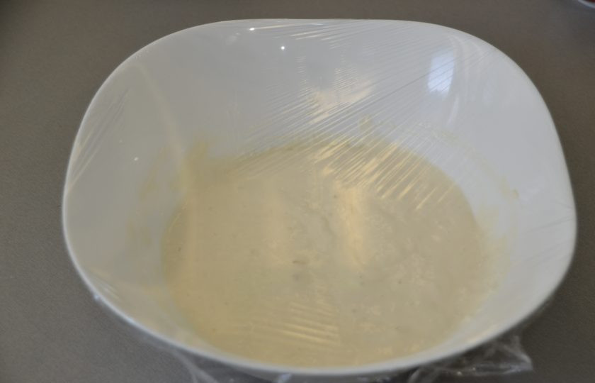 1. Этап. Хворост из жидкого теста: Накройте миску с тестом пленкой и дайте 