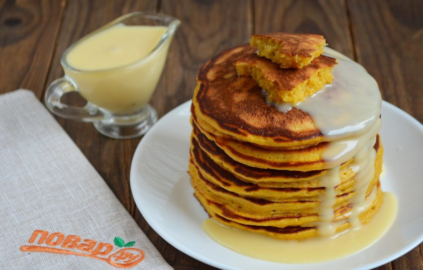 1. Этап. Полезные тыквенные панкейки: 11. Угощайтесь, очень вкусно со сгущенкой!