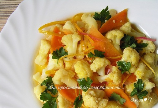 1. Этап. Апельсиновая капуста от Армана Арналя: Украсьте листиками кинзы или петрушки, как у меня.