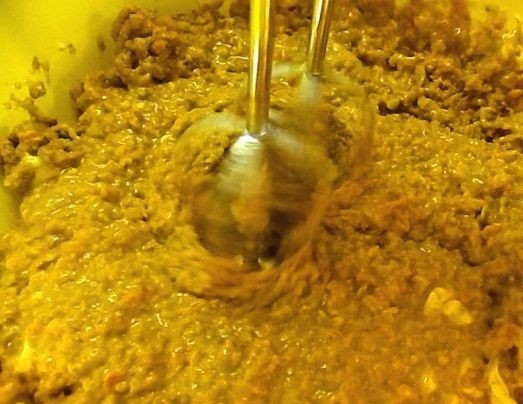 1. Этап. Паштет из говяжей печени с морковью и луком: 11. Взбиваем все миксером, перекладываем в контейнер и отправляем в холодильник.