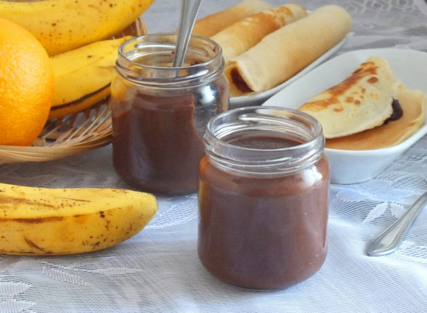 1. Этап. Шоколадно-банановый крем: Готовый шоколадно-банановый крем подавайте к блинчикам, оладьям или тостам. Приятного аппетита!