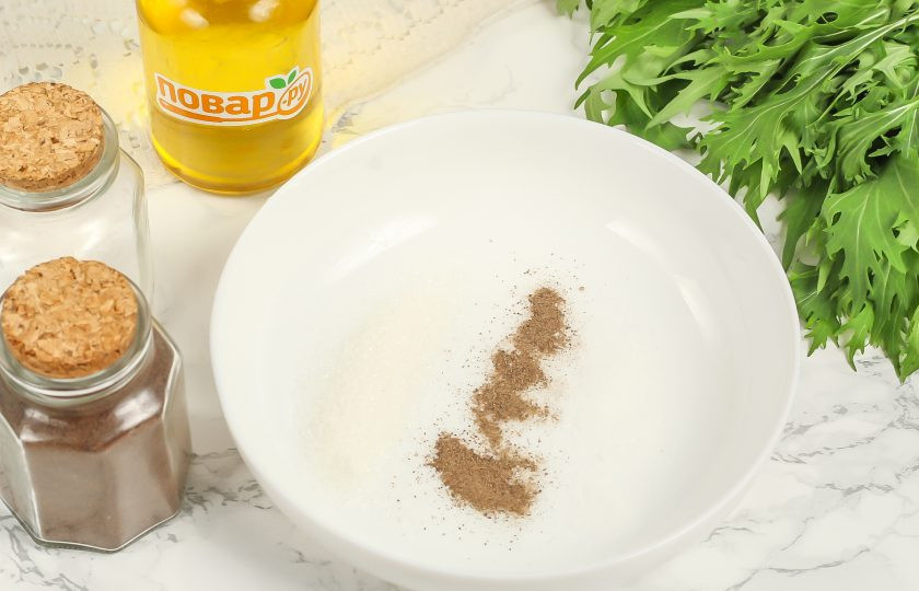 1. Этап. Горчица по-русски: В глубокую емкость всыпьте сахар, соль и молотый черный перец.