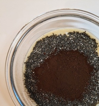 1. Этап. Десерт А-ля тирамису: Готовится десерт с вечера. Приготовить семена чиа и какао, сварить кофе. Забыла на фото сироп.