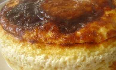 1. Этап. Омлет с сыром в духовке: Вот такой красивый омлет должен получиться. Но не всегда он получается таким идеальным, иногда серединка проваливается. Но это случается и у опытных поваров, так что не печальтесь.