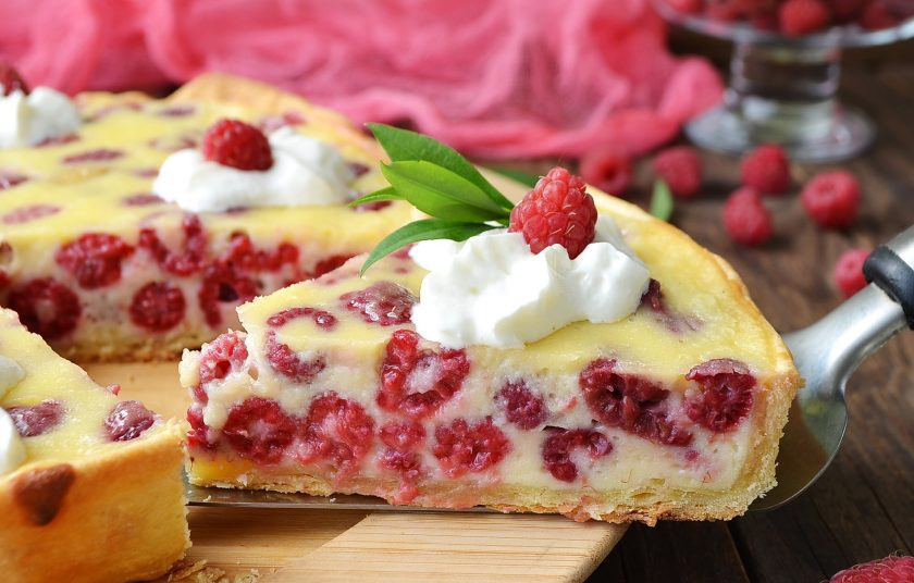 1. Этап. Клафути от Жерара Депардье: 7. Порежьте пирог и наслаждайтесь. Украсить можно сливками, ягодами, теплым шоколадом или оставить без украшения, он очень вкусен в любом виде! Приятного!