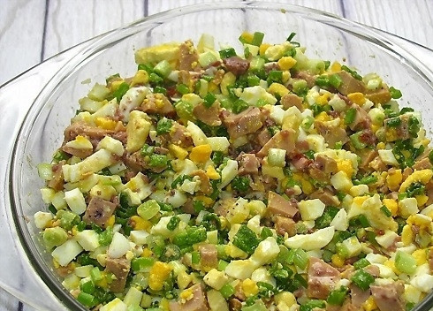 1. Этап. Тарталетки из печени трески: 5. Аккуратно перемешайте, по желанию добавьте немного сметаны (майонеза), можно подсолить и поперчить по вкусу.