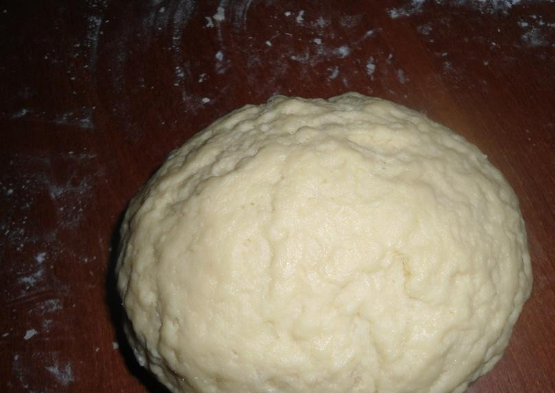 1. Этап. Торт с курагой: Замесить тесто (как на пельмени).