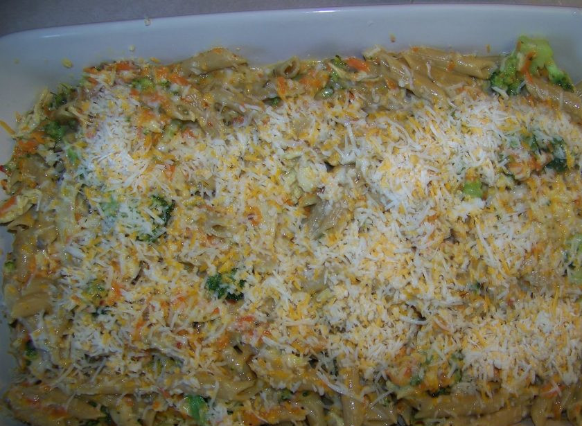 1. Этап. Запеканка с макаронами: Сверху посыпьте запеканку сыром и отправьте в разогретую духовку на 15-20 минут, до позолоты сыра. Приятного аппетита!