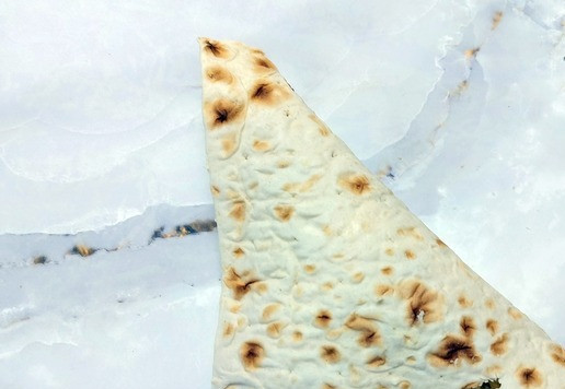 1. Этап. Треугольники из лаваша с начинкой: Свернуть.