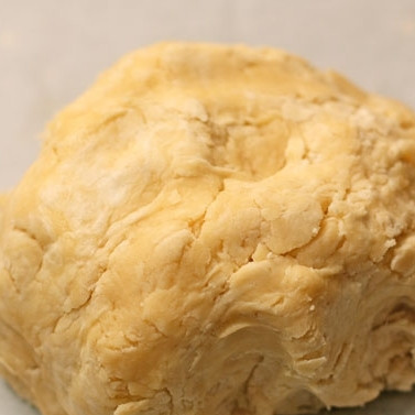 1. Этап. Тарт татен со сливами: Формируем из теста вот такой шар.