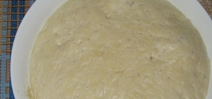 1. Этап. Домашние пирожки: 2. Тесто накройте полотенцем и отставьте в сторону на 1-1,5 часа, за это время оно увеличится в объеме в 2 раза.