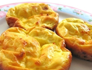 1. Этап. Творожники без муки: 5. Готово! Подаем со сгущенкой, вареньем или ягодами.