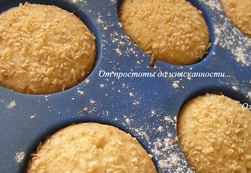 1. Этап. Дынные кексы с кокосовой стружкой: Выпекайте при 180*С около 30-35 минут.