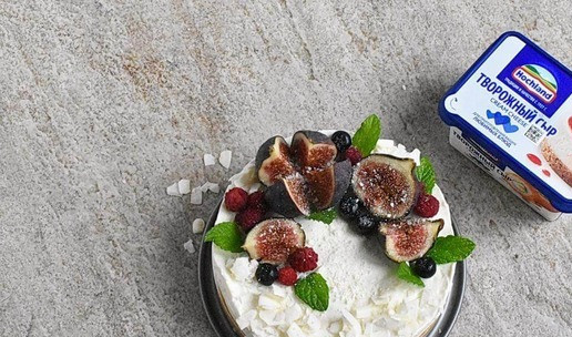 1. Этап. Чизкейк с инжиром и кокосом: 5. Выстоявшийся чизкейк выньте из формы, украсьте по умению инжиром, свежими ягодами и листочками мяты.